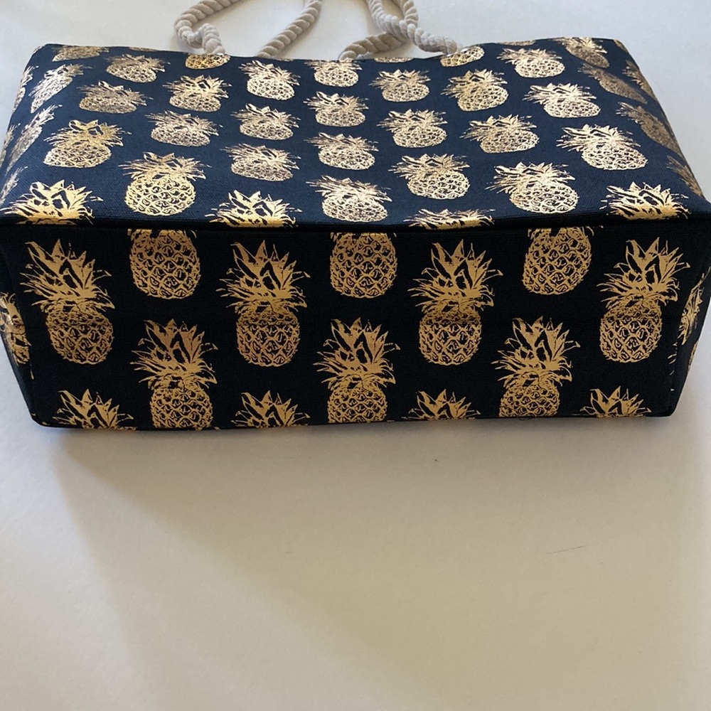 Jumbo Black & Gold Foil Pineapple Beach Tote - Picture 5 of 10